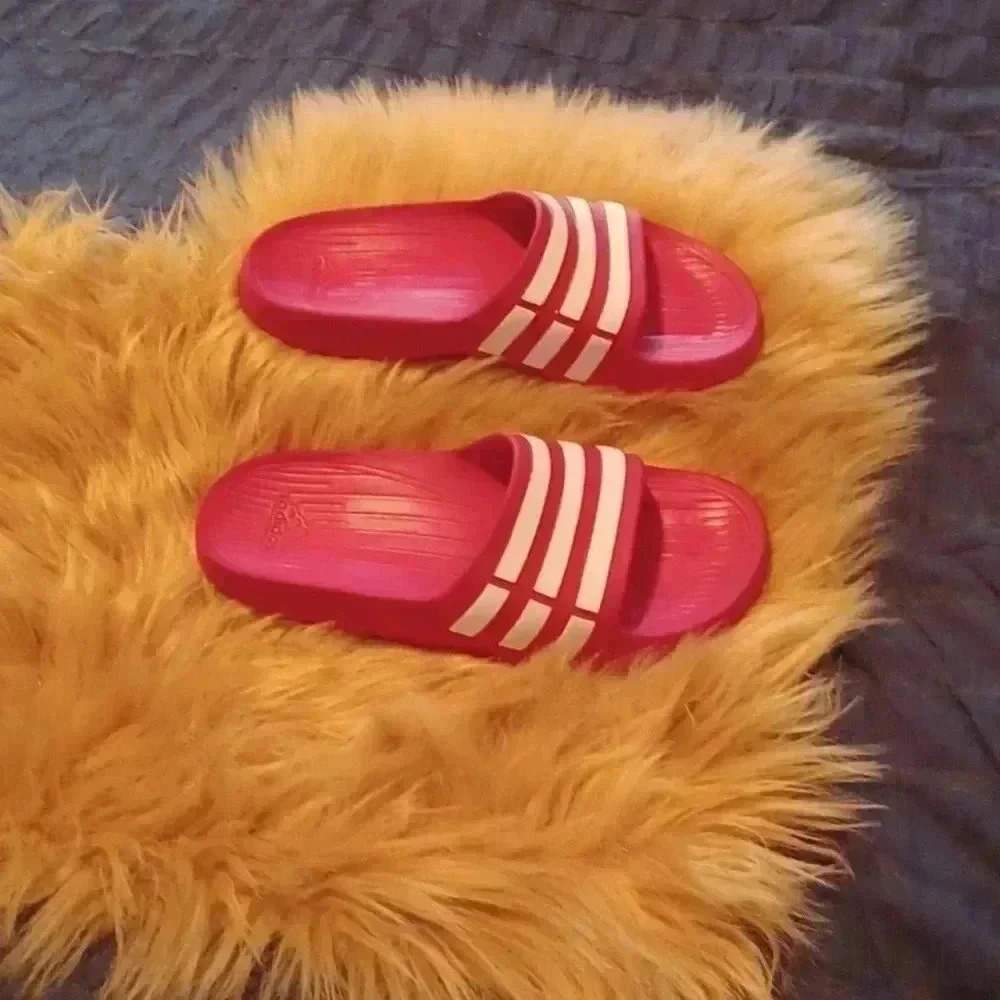 GIRL'S Adidas slides - Picture 2 of 9